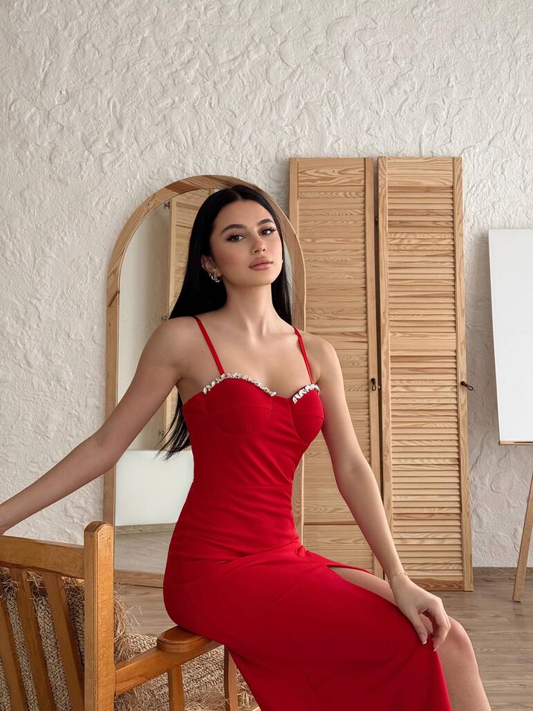TAŞLI KIRMIZI ELBİSE-10925