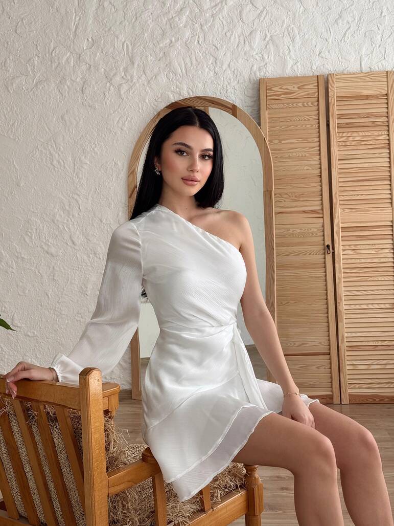 TEK KOL BEYAZ BÜZGÜLÜ ELBİSE-11960